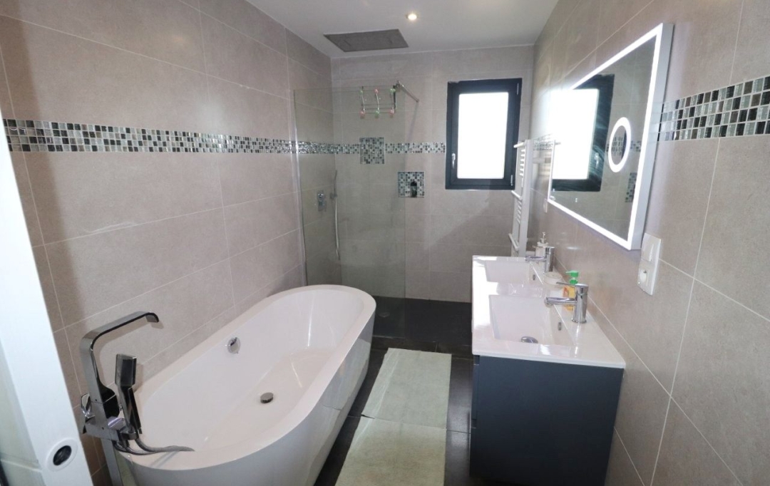 M.T.I. : Maison / Villa | CORNEILLA-LA-RIVIERE (66550) | 135 m2 | 385 000 € 