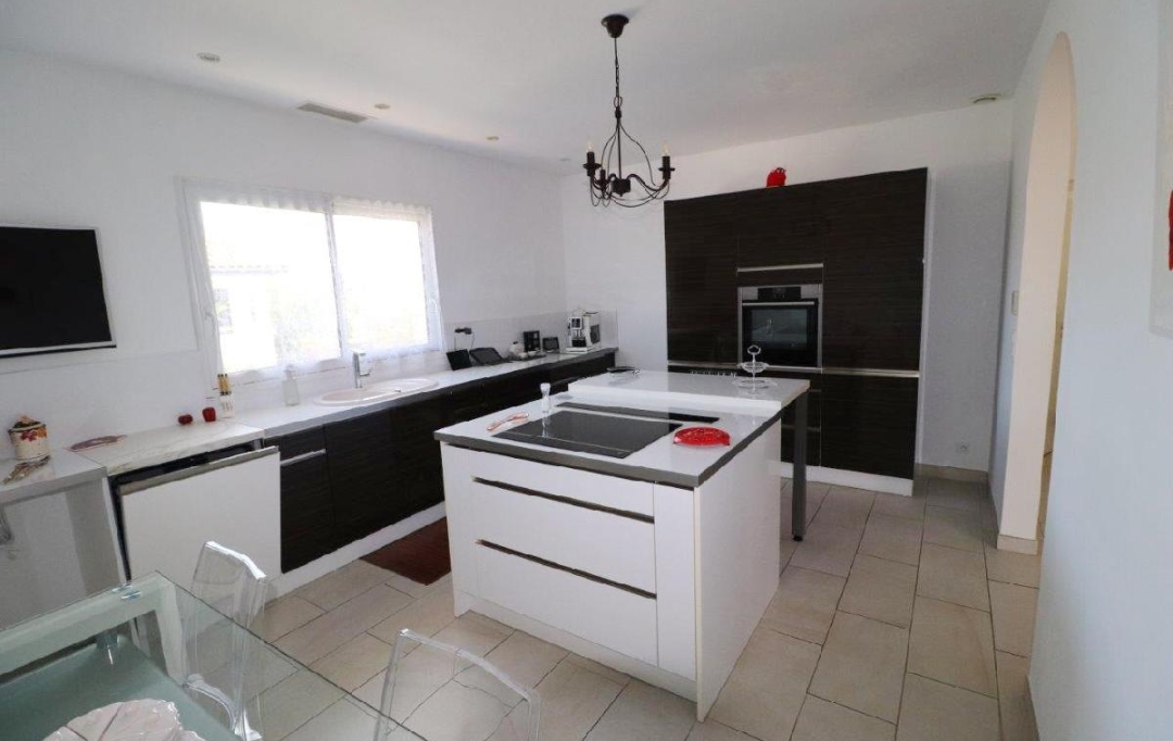 M.T.I. : Maison / Villa | SAINTE-MARIE (66470) | 200 m2 | 590 000 € 