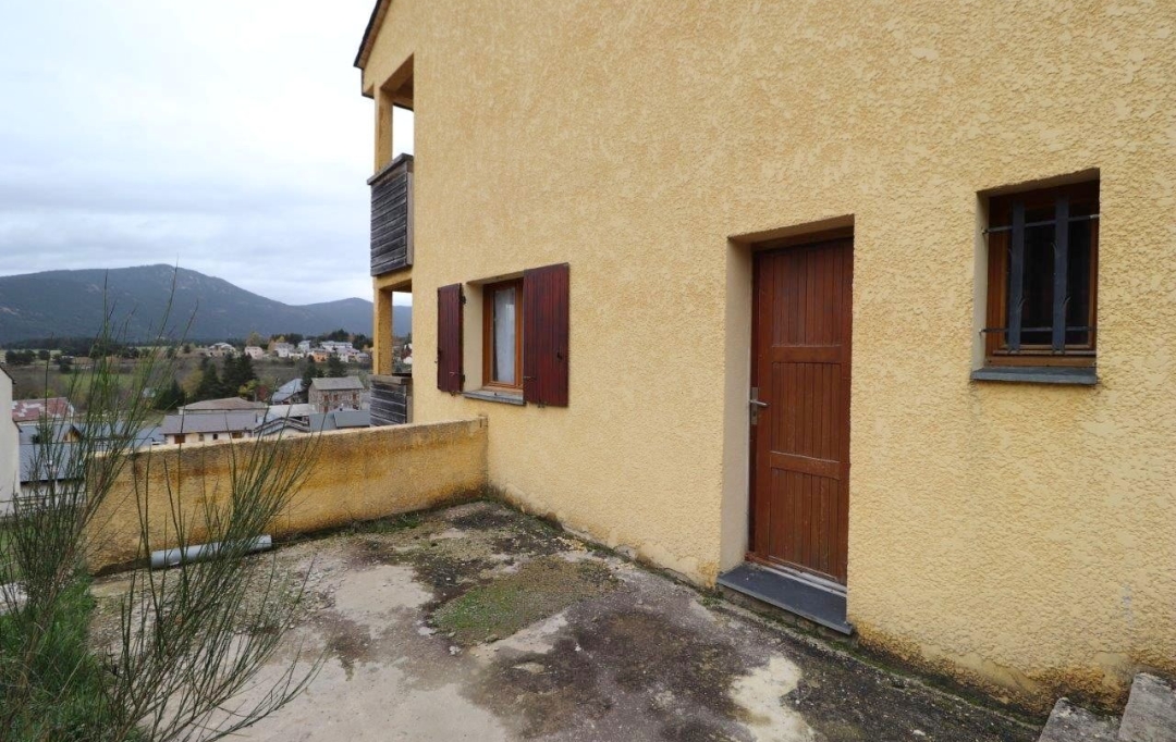 M.T.I. : Maison / Villa | FORMIGUERES (66210) | 80 m2 | 230 000 € 