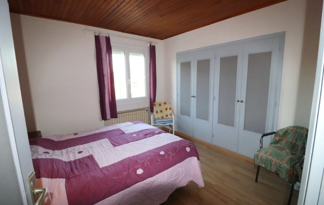 M.T.I. : Maison / Villa | NEFIACH (66170) | 180 m2 | 369 000 € 