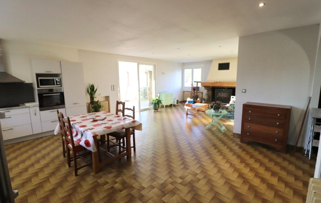 M.T.I. : Maison / Villa | MILLAS (66170) | 180 m2 | 369 000 € 