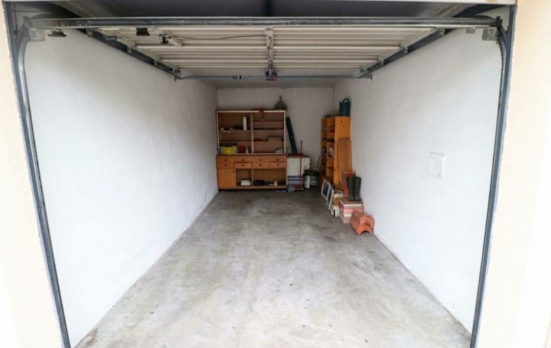M.T.I. : Garage / Parking | PERPIGNAN (66000) | 16 m2 | 18 000 &euro; 